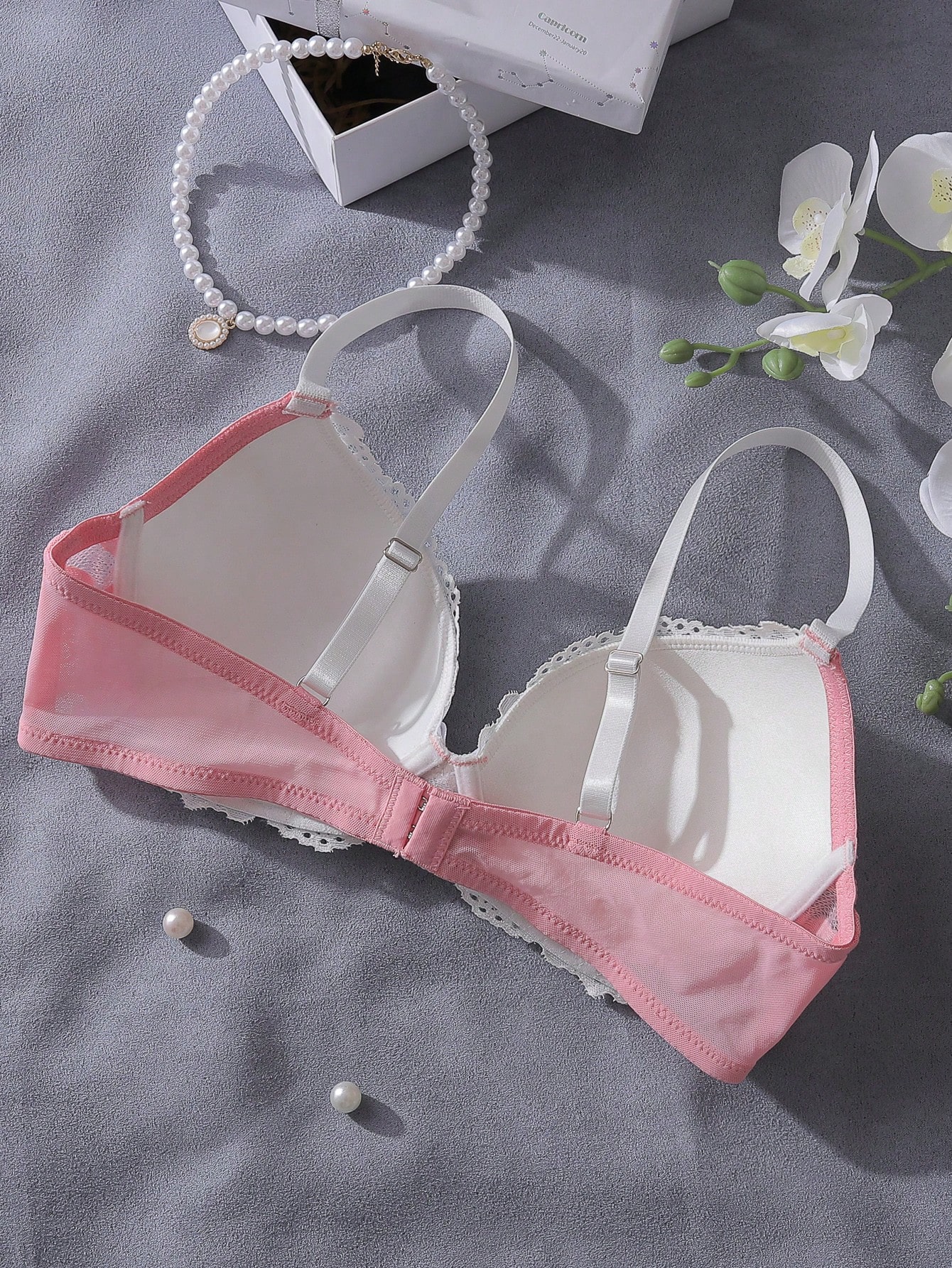 Pink and White Lace Patchwork  - Underwire Bra Padded ulasan dan harga